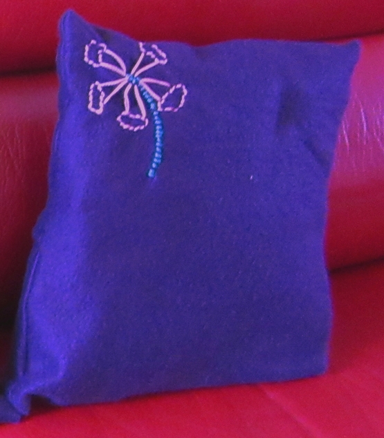 Coussin violet fleur clochette